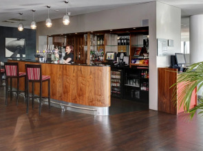 Holiday Inn London - Luton Airport by IHG