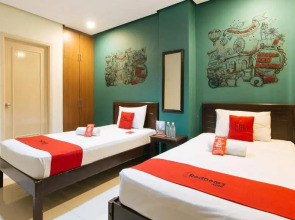 RedDoorz @ Arzo Hotel Grand Lodge