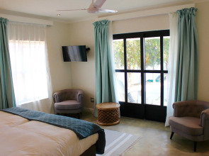 Whale Rock Luxury Lodge