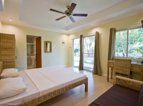 Mike's Dauin Beach Resort