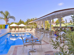 Отель Linda Beach