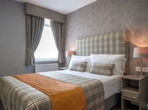 Number 44 Hotel & Bar