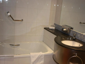 Holiday Inn Express Barcelona - Molins de Rei by IHG