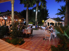 Sea Breeze Hotel & Apartments