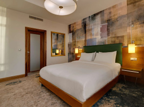 DoubleTree by Hilton Hotel Van