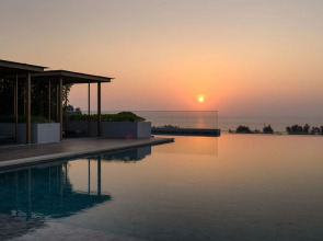 Курортный отель MIDA Grande Resort Phuket