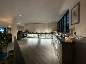 Sawaddi Patong Resort & Spa by Tolani