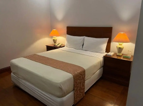 Townhouse OAK Makati Manila Near PNR Pasay Evangelista formerly VIP Suites