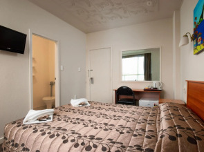 Kiwi International Hotel