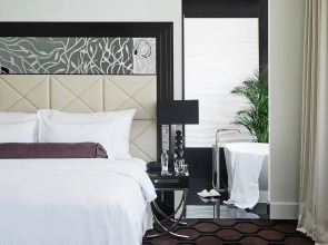 Roomers Berlin Steinplatz, Autograph Collection