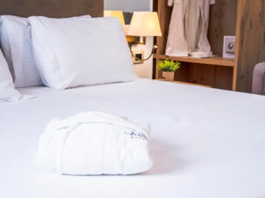 River Studios & Apartments