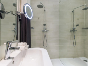 The Amsterdam Canal Hotel