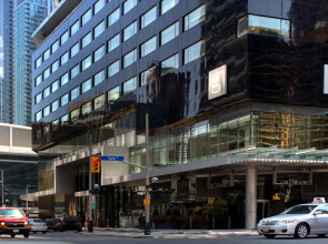 Le Germain Hotel Maple Leaf Square