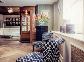 Carlton Ambassador Hotel