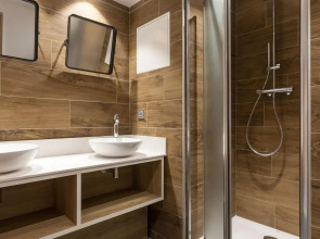 Hotel Base Camp Lodge - Bourg Saint Maurice