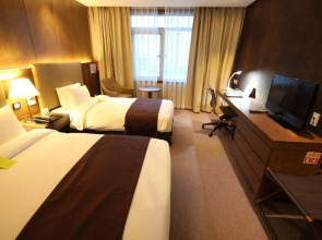 The Central Plaza Hotel