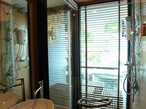 Phi Phi Nice Beach Hotel Hip