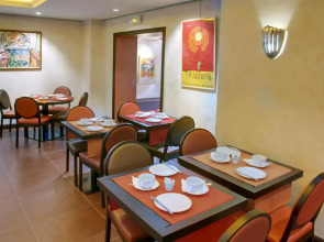 Hôtel de Neuville - Arc de Triomphe