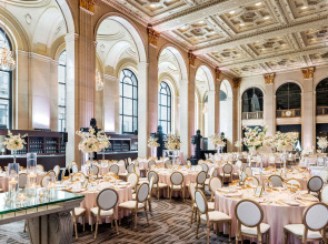 One King West Hotel & Residence