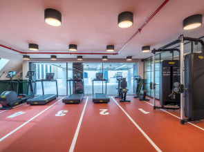 Отель Canopy by Hilton Madrid Castellana