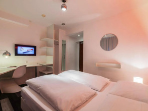 Port River Hotel & Spa