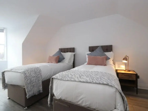 Dollar Apartments at 41