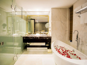 Holiday Beach Hotel Danang