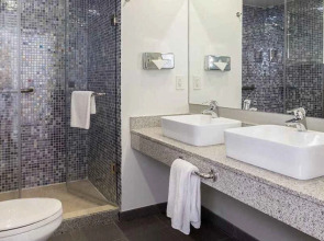 Hotel Riu Plaza Miami Beach