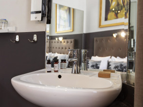 Quentin Amsterdam Hotel