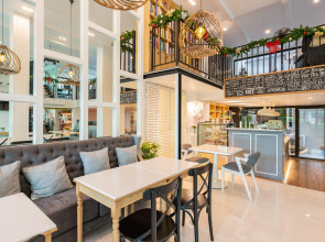 White Ivory Bed & Breakfast