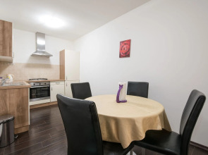 Tia Apartments and Rooms