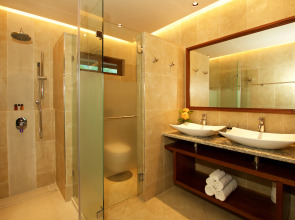 Coco de Mer Hotel and Black Parrot Suites