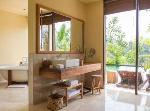 Курорт Komaneka at Tanggayuda