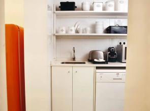 Chic & Basic Tallers Hostal