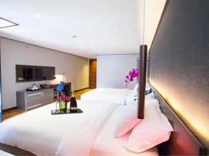 Ramada Encore Makati