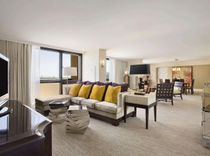 Hilton Miami Airport Blue Lagoon