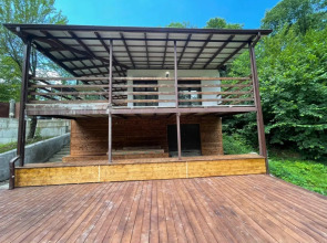 Загородный дом у подножия горы