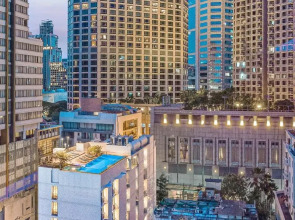 The Quarter Ploenchit by UHG