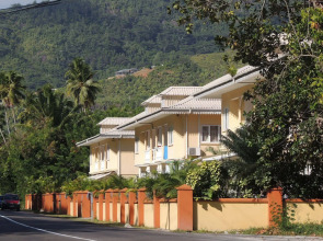 Reef Holiday Apartments