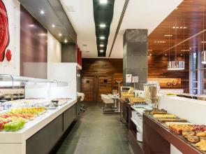 Отель ILUNION Atrium