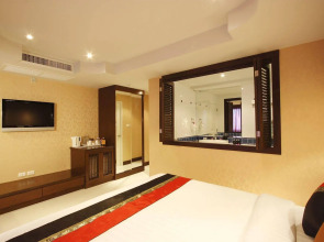 Отель Rayaburi Hotel Patong