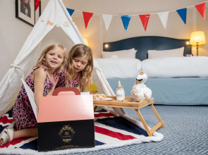 The Waldorf Hilton, London