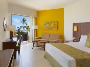 Now Larimar - Preferred Club Deluxe Pool/piscina View