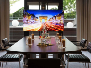 Renaissance Paris Arc de Triomphe Hotel