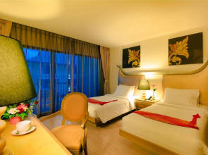 The StandardX Bangkok Phra Arthit