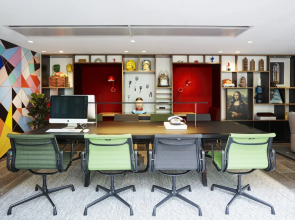 Отель citizenM Paris Champs-Élysées