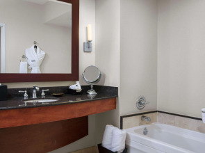 Trump International Beach Resort