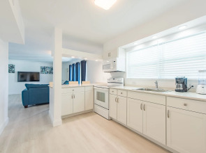 Sea Beach Plaza - Near Jungle Queen Riverboat