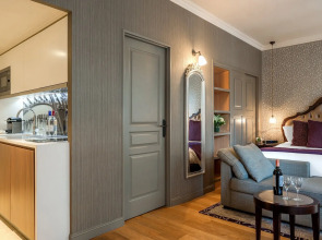 La Clef Louvre Paris by The Crest Collection