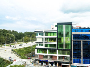 Everest Holiday Inn